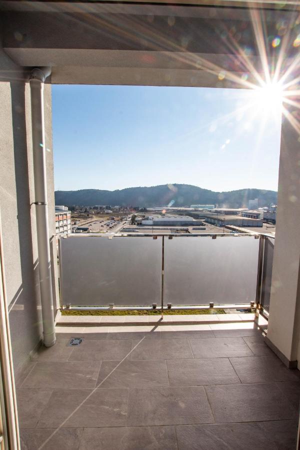 Follow The Sun - 4 Person Apartment Bar Exterior foto